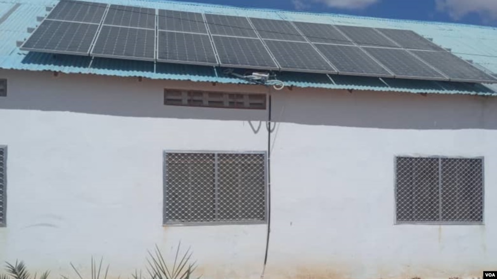 A photo of the photovoltaic cell which is fitted on the roof of the Hanaano hospital, in the central town of Dhusamareb, Somalia on Jan. 20, 2022. It’s function is to capture solar energy. (Abdiwahid Moalin Isak/VOA)