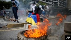 Protivnici Nikolasa Madura protestuju na ulicama Karakasa