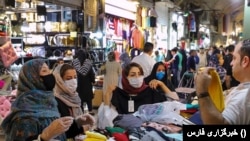 ماسک زدن در فضای سربسته و پرازدحام در ایران اجباری شد - آرشیو