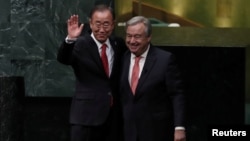 United Nations Secretary-General Ban Ki-moon (left) and Secretary-General-designate Antonio Guterres stand together after the swearing-in ceremony at UN headquarters in New York, Dec. 12, 2016. 