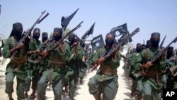 FILE - Al-Shabab fighters are seen marching with their weapons during exercises on the outskirts of Mogadishu, Somalia, Feb. 17, 2011. U.S. forces conducted "defensive fire" against the militants, after Ugandan African Union troops came under attack near Mogadishu, a U.S. defense official told VOA.