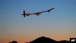 El Solar Impulse alcanza una altitud de vuelo de 30 mil pies y tiene una velocidad de crucero de 72 kilómetros por hora.