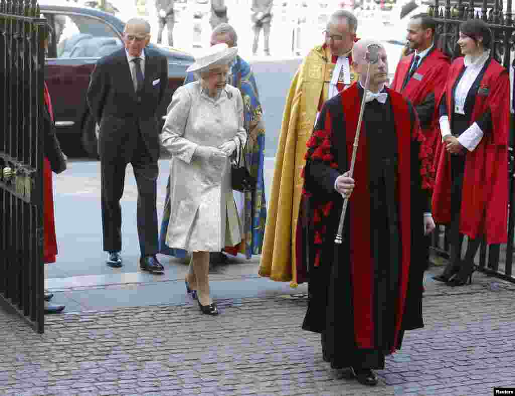Britain's Queen Elizabeth arrives with Prince Philip at Westminster Abbey to celebrate the 60th anniversary of her coronation in London, June 4, 2013.