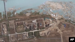 Gambar satelit dari GeoEye menunjukkan wilayah fasilitas nuklir di Yongbyon, Korea Utara.