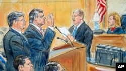 Sketsa persidangan menggambarkan mantan ketua kampanye Donald Trump, Paul Manafort (tengah) dan pengacaranya, Richard Westling (kiri), di hadapan Hakim Pengadilan Distrik, Amy Berman Jackson, di pengadilan federal di Washington, 14 September 2018.