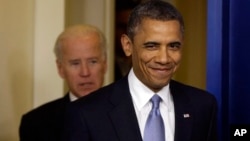 El presidente Barack Obama y el vicepresidente, Joe Biden, se reunieron con los jóvenes en el salón oval de la Casa Blanca.