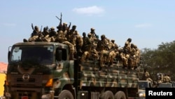 SPLA soldiers drive in a truck in Juba December 21, 2013. African mediators sought on Saturday to meet rivals to South Sudan's president in a bid to end fighting that threatens to drag the world's newest country into an ethnic civil war. REUTERS/Stringer 