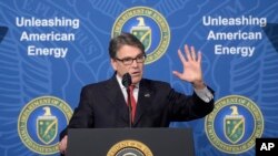 Menteri Energi AS, Rick Perry, berbicara di Departemen Energi di Washington, 29 Juni 2017 (foto: AP Photo/Susan Walsh)