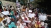 پاکستانی کشمیر میں تنخواہیں نہ ملنے پر لیڈی ہیلتھ ورکرز کا احتجاج 