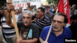 2013年7月18日希腊抗议人群高喊口号反对德国财长朔伊布勒访问希腊。