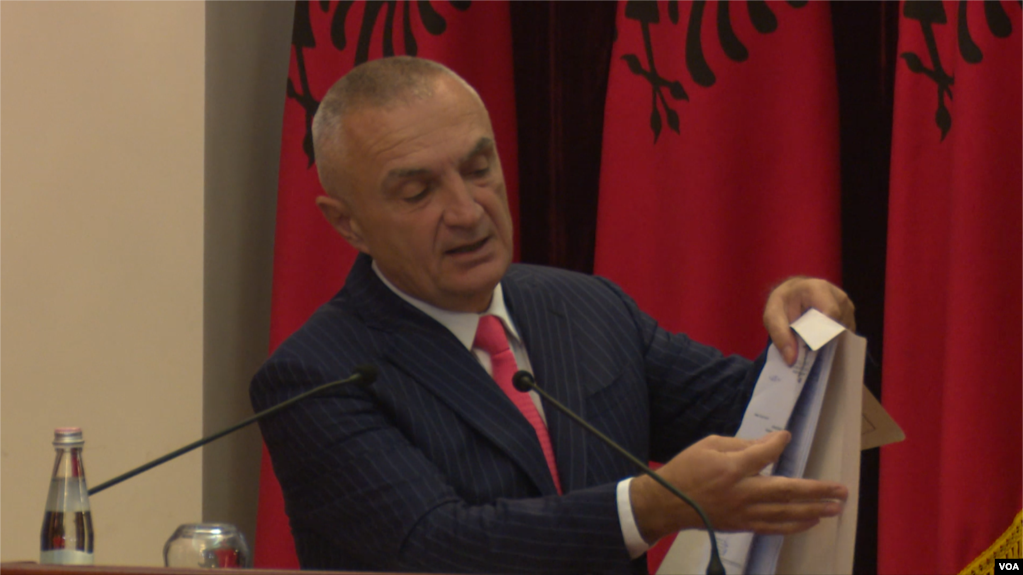 Tiranë: Komisioni i ligjeve miraton nismën për shkarkimin e presidentit
