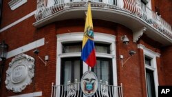 Balcón de la Embajada de Ecuador en Londres donde se refugia el fundador de WikiLeaks, Julian Assange desde hace más de cuatro años. Enero 18 de 2017.