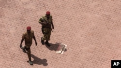 Wanajeshi wa Burkina Faso wakifanya doria Ouagadougou, Burkina Faso.