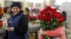 8 марта в России: праздник весны и любви или борьба за права?