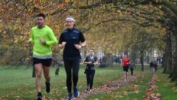 People exercise in Green Park in central London on November 8, 2020 during a second national lockdown designed to contain soaring infections of the novel coronavirus. (Photo by DANIEL LEAL-OLIVAS / AFP)