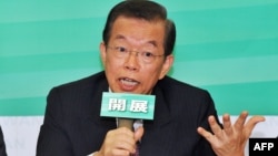 Former premier Frank Hsieh of the opposition Democratic Progressive Party speaks during a press conference in Taipei, October 1, 2012. 