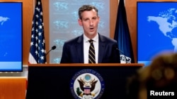 Juru bicara Departemen Luar Negeri AS Ned Price berbicara kepada awak media di kantor Departemen Luar Negeri di Washington, pada 18 Agustus 2021. (Foto: Reuters/Andrew Harnik)