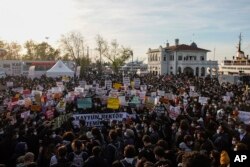 Aksi unjuk rasa mahasiswa Universitas Bogazici di Istanbul, Rabu, 6 Januari 2021.