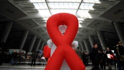 Qause metade dos pacientes com SIDA não recebem tratamento - 1:56
