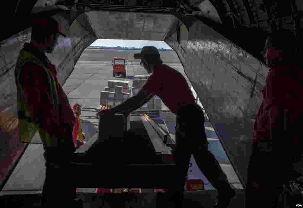 Workers load humanitarian aid for Syria at Zvartnots Airport in Yerevan, Armenia, December 2012. (VOA/D. Markosian)