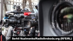 U prva četiri meseca 2024. godine Nezavisno udruženje novinara Srbije (NUNS) notiralo je ukupno 36 napada na novinare. Tu su ubrojana četiri fizička napada, jedan napad na imovinu, 17 pritisaka i 14 verbalnih pretnji. (Foto: RadioSvoboda/Serhii Nuzhnenko)