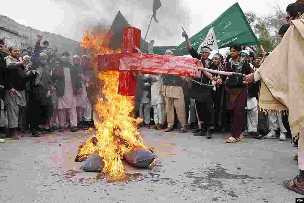 Afghans burn an effigy depicting U.S. President Barack Obama during a protest in Jalalabad. (AP)