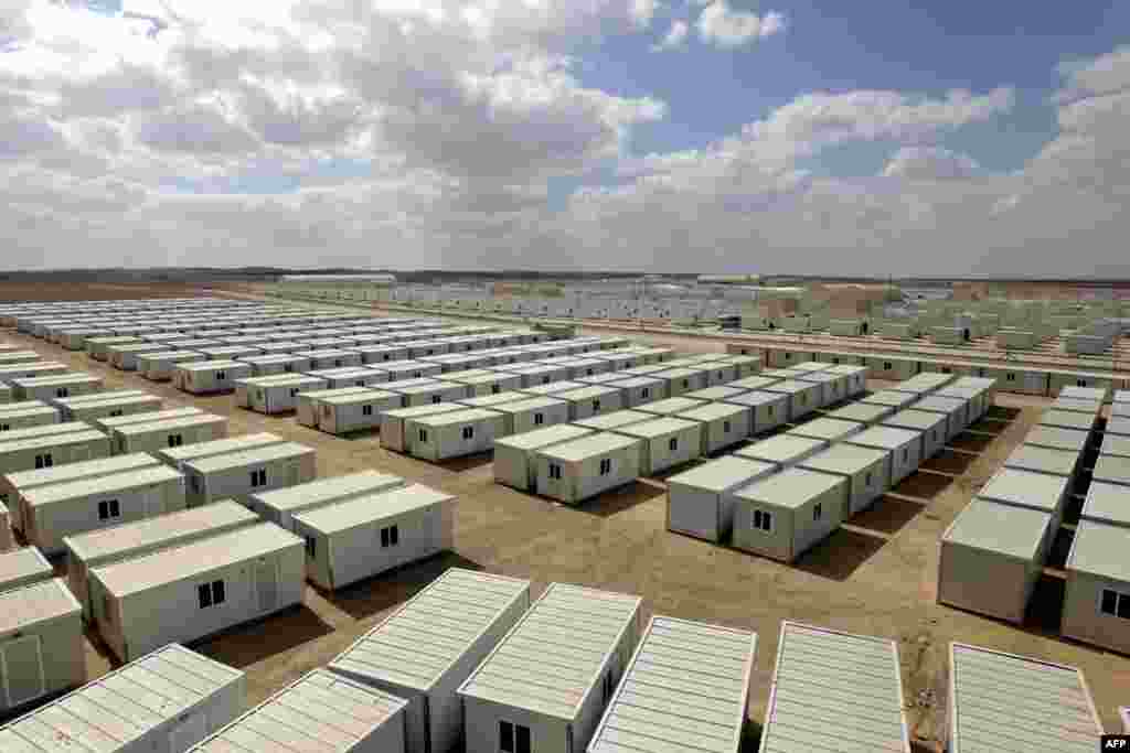 요르단 자르카 인근의 므리게브 알-푸후드 난민캠프. 시리아 난민들이 머물고 있다.