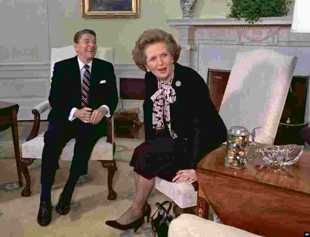 Thủ tướng Thatcher hội đ&agrave;m với tổng thống Mỹ Ronald Reagan tại T&ograve;a Bạch Ốc, 20/2/1985. 