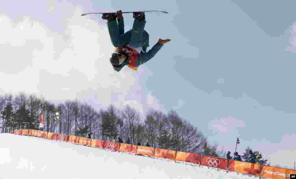 Nathan Johnstone, of Australia, rides during the men's snowboard halfpipe at the Phoenix Snow Park at he Pyeongchang 2018 Winter Olympic Games in South Korea, Feb. 13, 2018.