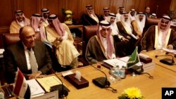 Saudi Arabia's Foreign Minister Adel al-Jubeir, center, and Egyptian Foreign Minister Sameh Shoukry, left, meet at the Arab League headquarters in Cairo, Egypt, Nov. 19, 2017.