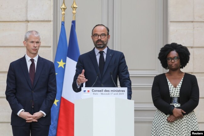 French Culture Minister Franck Riester, French PM Edouard Philippe and French Junior Minister and Government's spokesperson Sibeth Ndiaye attend a news conference after the weekly Cabinet meeting, Apr. 17, 2019.