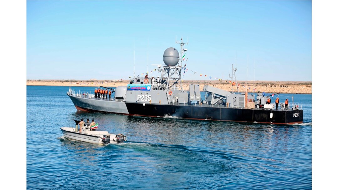 Kapal perang Angkatan Laut Iran dalam latihan militer angkatan laut di Teluk Oman, Iran, Rabu, 13 Januari 2021. (Foto: Angkatan Darat Iran via AP).