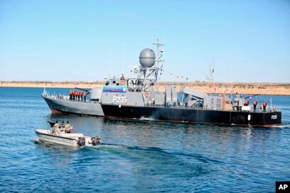 Kapal perang Angkatan Laut Iran dalam latihan militer angkatan laut di Teluk Oman, Iran, Rabu, 13 Januari 2021. (Foto: Angkatan Darat Iran via AP).
