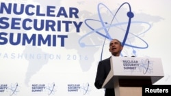 Tổng thống Hoa Kỳ Barack Obama phát biểu trong buổi họp báo tại lễ bế mạc Hội nghị Thượng đỉnh An ninh Hạt nhân tại Washington, ngày 01 tháng 4 năm 2016.