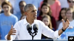 Presiden AS, Barack Obama, berkampanye untuk Capres AS dari Partai Demokrat, Hillary Clinton, di Chapel Hill, Noth Carolina, 2 November 2016 (AP Photo/Gerry Broome).