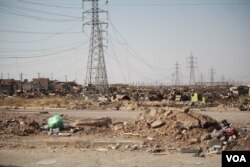 Soldiers say they believe IS militants were hiding in this abandoned industrial area, which is known to be sitting on a maze of bomb-riddled IS tunnels in Mosul, Iraq, June 30, 2017. (H. Murdock/VOA)