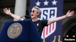 Megan Rapinoe célèbrant le titre de championne du monde à New York le 10 juillet 2019.