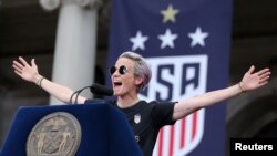 Megan Rapinoe célèbre son titre de championne du monde avec Team USA, New York, le 10 juillet 2019.