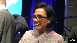 Menteri Keuangan Sri Mulyani Indrawati dalam pertemuan Bank Dunia dan Dana Moneter Internasional (IMF) di Washington, DC (7/10). (VOA/Eva Mazrieva)