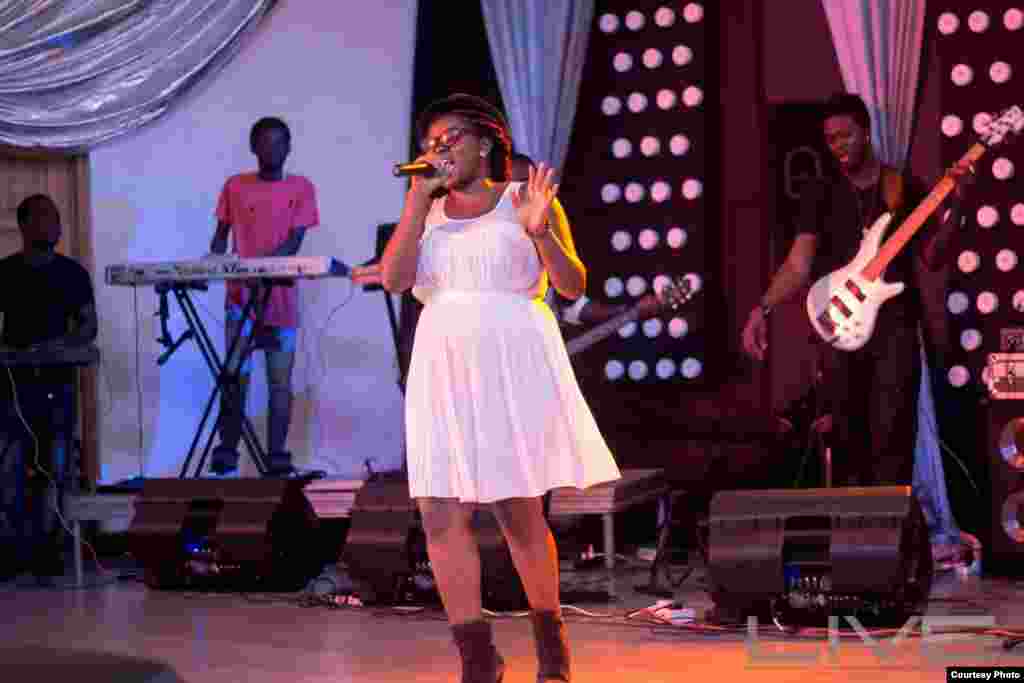 Eva sings at the Kwame Nkrumah University of Science and Technology in Kumasi on the Season 6 tour. (Courtesy Moonlight Cafe)