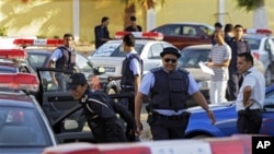 Polisi Libya melakukan siap melakukan patroli di Benghazi (foto: dok). AS meminta Libya meningkatkan pengamanan fasilitas AS di Libya pasca tewasnya tokoh kedua al-Qaida yang berasal dari Libya: Abu Yahya al-Libi. 