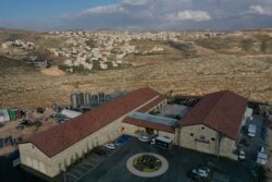 Pabrik anggur Psagot, yang terletak di kawasan industri pemukiman Yahudi Sha'ar Binyamin, beberapa kilometer dari kota Ramallah, Palestina. (Foto: MENAHEM KAHANA / AFP)