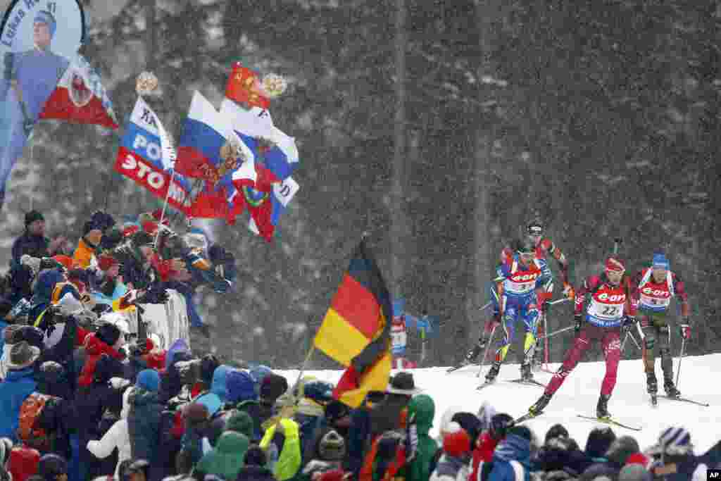 Latvia&#39;s Andrejs Rastorgujevs (22) and Germany&#39;s Erik Lesser (5) lead a field during the men&#39;s 4x7.5 km relay competition at the Biathlon World Cup in Ruhpolding, Germany.