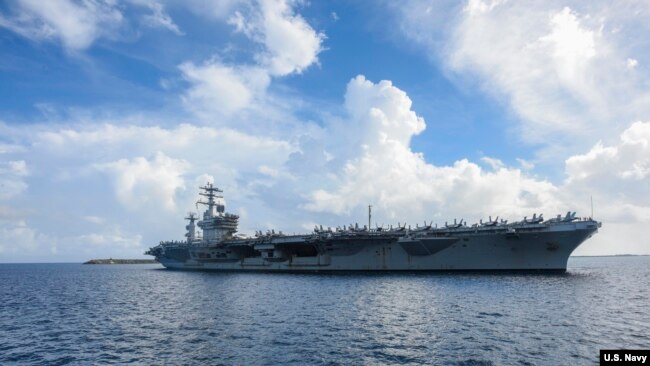 美國尼米茲號航母前往菲律賓海前2020年6月24日停靠關島(美國海軍照片)