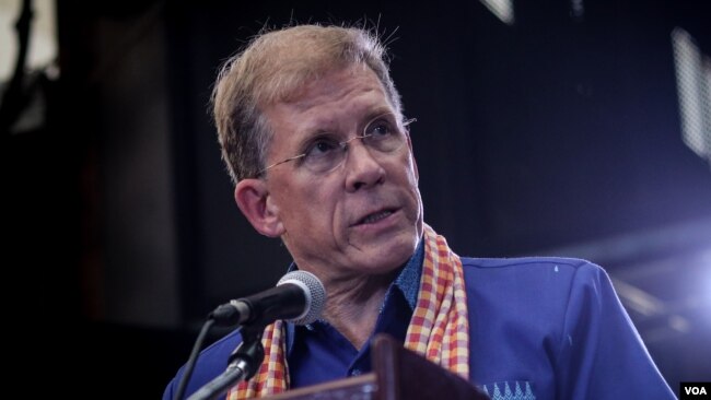 លោក W. Patrick Murphy ឯកអគ្គរដ្ឋទូតស.រ.អា នៅពិធីខួប៧០ឆ្នាំនៃទំនាក់ទំនងការទូតអាមេរិក និងកម្ពុជា ដែលរៀបចំដោយស្ថានទូតអាមេរិកនៅ Futures Factory នៅរាជធានីភ្នំពេញនៅថ្ងៃទី ០៨ ខែមករា ឆ្នាំ២០២០។ (អូន ឆេងប៉រ/VOA)