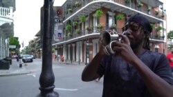 Musisi jalanan bermain di kawasan French Quarter, New Orleans sebelum pandemi corona (foto: dok).