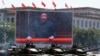 资料照片：2012年9月3日，在天安门广场前举行的纪念二战日本投降70周年阅兵式上，中国展示了99A2型主战坦克，电视屏幕上是中国国家主席习近平。