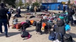 A handout picture made available by the Donetsk Regional State Administration shows police and rescuers on the scene after a missile strike hit the railway station in Kramatorsk, Donbass region, eastern Ukraine, 08 April 2022. (Anatolii STEPANOV/AFP)