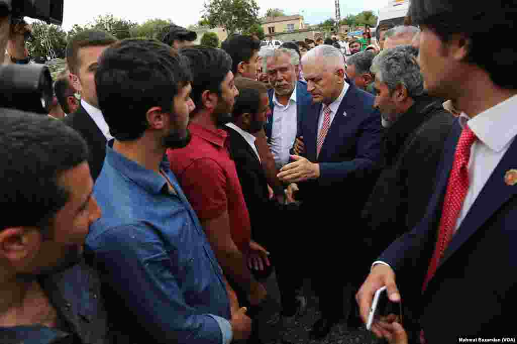 AK Parti’nin yeni genel başkan adayı Binali Yıldırım Diyarbakır'ın Dürümlü mezrasında