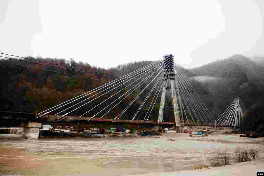 This highway suspension bridge is part of an $8 billion road and link designed to transport Olympics attendees between the skating venues on the Black Sea coast and the snow venues in the Caucasus Mountains. (V. Undritz for VOA)